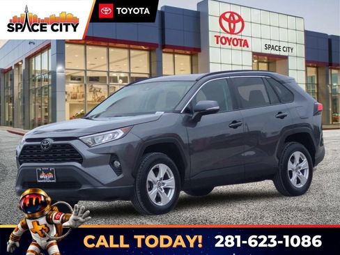 Used 2021 Toyota RAV4 XLE FWD image 1