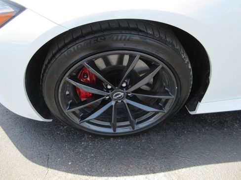Used 2024 Nissan Z Performance w/ Floor Mat Package RWD image 14