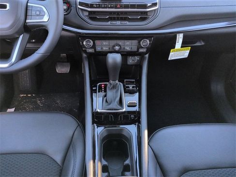 New 2026 Jeep Compass Latitude image 18