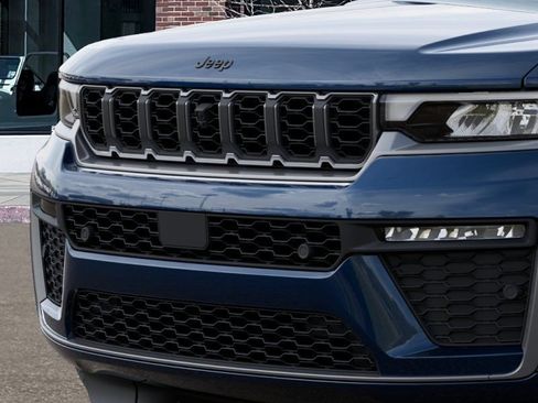 New 2026 Jeep Grand Cherokee Limited AWD/4WD image 11