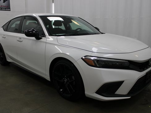 Used 2024 Honda Civic Sport image 3