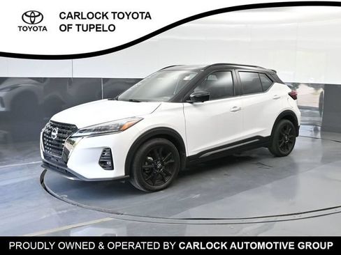 Used 2023 Nissan Kicks SR w/ SR Premium Package FWD image 9