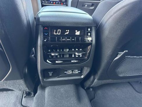 Used 2024 Jeep Grand Cherokee L Limited w/ Black Appearance Package AWD/4WD image 32
