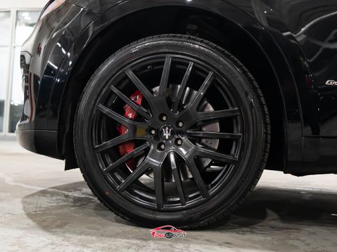 Used 2019 Maserati Levante S GranLusso image 10