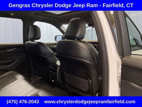 Certified 2025 Jeep Grand Cherokee Altitude AWD/4WD image 36