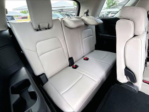 Used 2025 Nissan Pathfinder SL AWD/4WD image 39