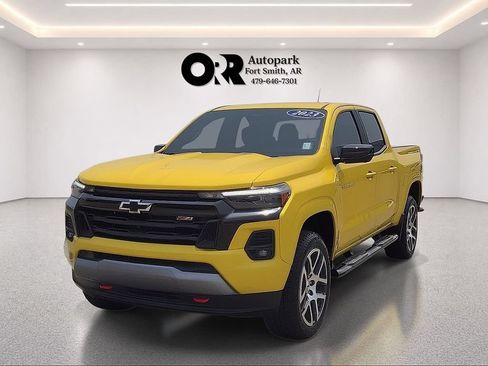 Used 2023 Chevrolet Colorado Z71 w/ Z71 Convenience Package 2 AWD/4WD image 2