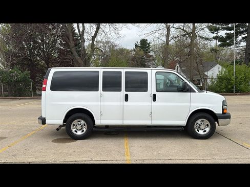 Used 2015 Chevrolet Express 2500 LT w/ LT Preferred Equipment Group RWD image 6