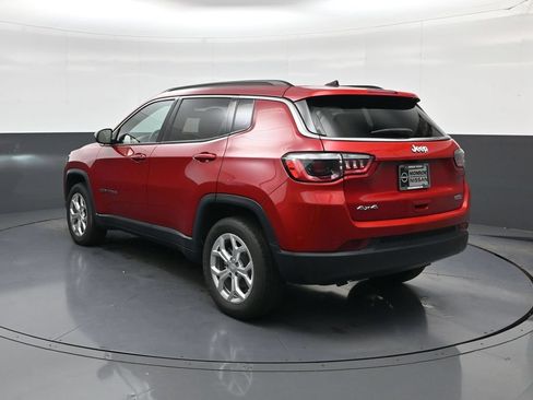 Used 2024 Jeep Compass Latitude AWD/4WD image 7