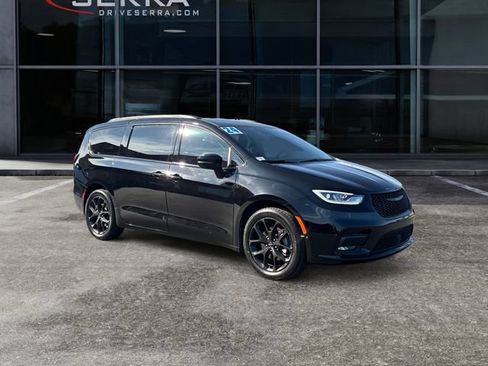 Used 2024 Chrysler Pacifica Limited w/ S Appearance Package AWD/4WD image 7