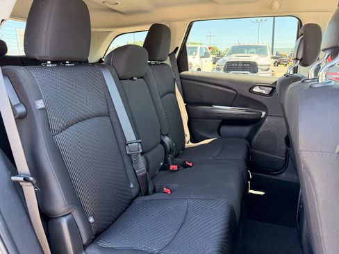 Used 2017 Dodge Journey SE w/ Flexible Seating Group FWD image 18