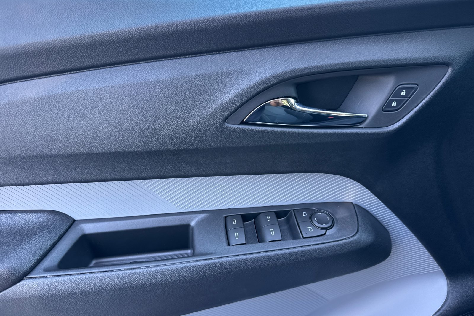 New 2027 Chevrolet Bolt LT FWD image 10