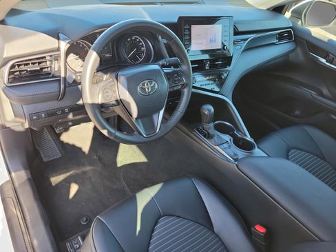 Used 2024 Toyota Camry SE image 11