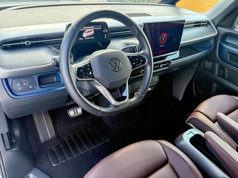 Used 2025 Volkswagen ID. Buzz Pro S RWD image 26