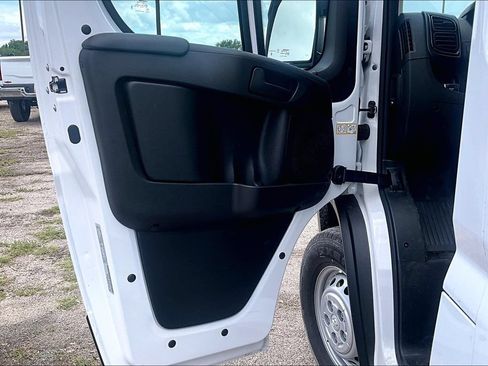 New 2024 RAM ProMaster 2500 w/ Convenience Group FWD image 13