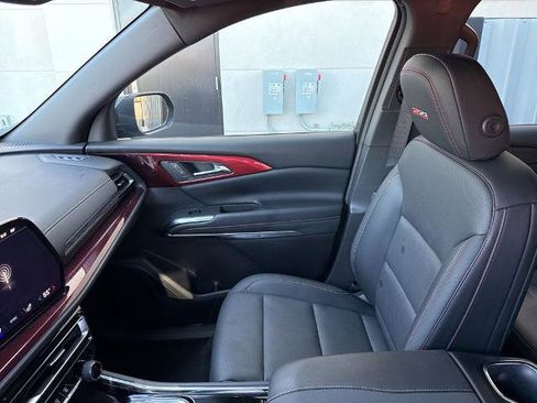 Used 2025 Chevrolet Traverse Z71 w/ LPO, Illumination Package AWD/4WD image 16