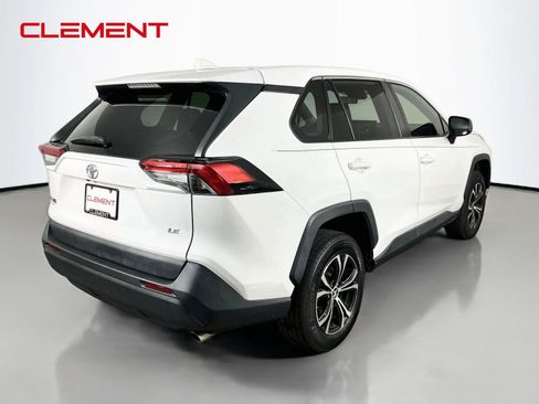Used 2022 Toyota RAV4 LE FWD image 7