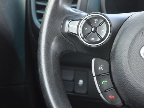 Used 2016 Kia Soul FWD image 21
