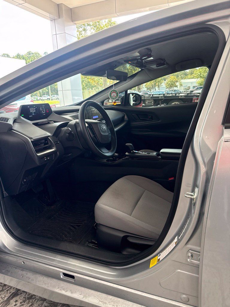 Used 2026 Toyota Prius LE FWD image 4