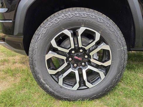 New 2026 GMC Canyon AT4 w/ AT4 Premium Package AWD/4WD image 7