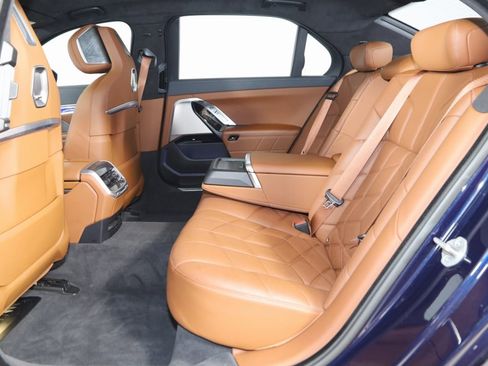 Used 2023 BMW 760i xDrive image 63