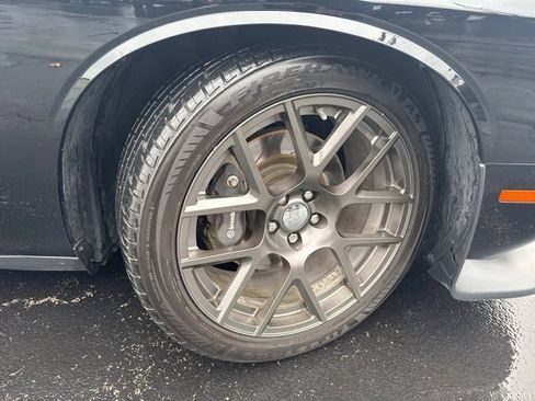 Used 2016 Dodge Challenger R/T Scat Pack w/ Leather Interior Group image 9