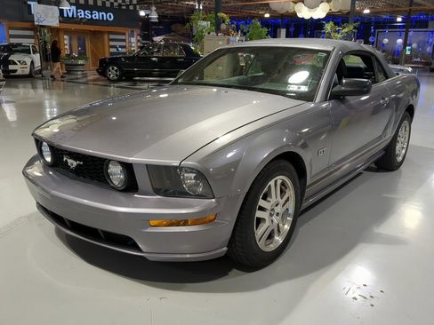 Used 2006 Ford Mustang GT RWD image 1