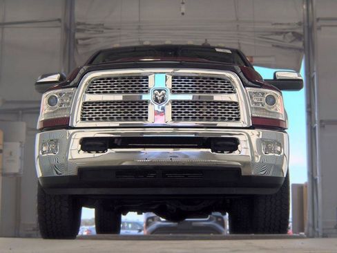 Used 2015 RAM 2500 Laramie w/ Convenience Group AWD/4WD image 3