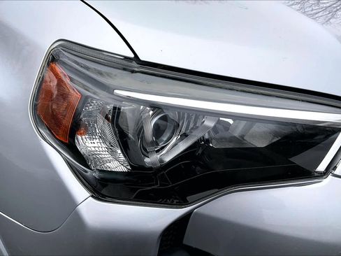 Used 2015 Toyota 4Runner SR5 image 24