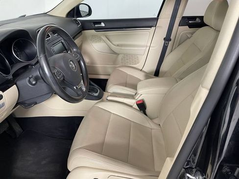 Used 2014 Volkswagen Jetta TDI FWD image 2