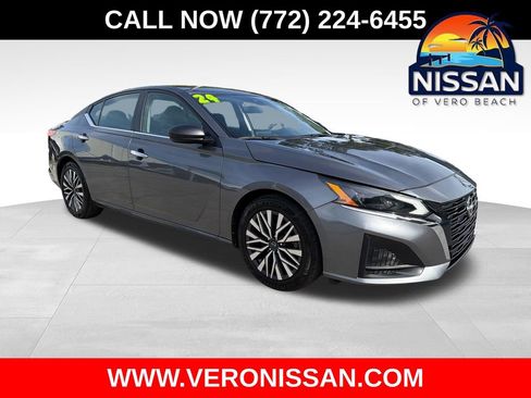 Used 2024 Nissan Altima 2.5 SV FWD image 1