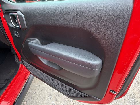 Used 2025 Jeep Wrangler Unlimited Rubicon 4xe AWD/4WD image 18