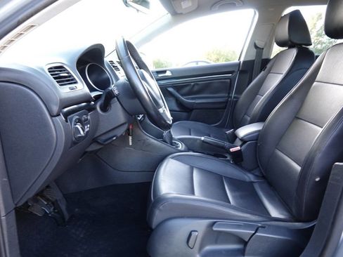 Used 2010 Volkswagen Jetta TDI FWD image 48
