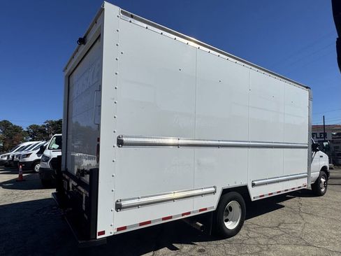 Used 2022 Ford E-350 and Econoline 350 Super Duty image 6