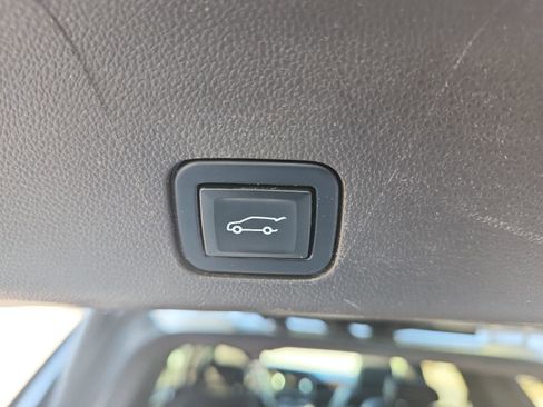 Certified 2022 GMC Yukon Denali image 5