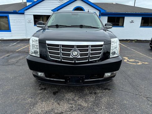 Used 2012 Cadillac Escalade Luxury AWD/4WD image 2