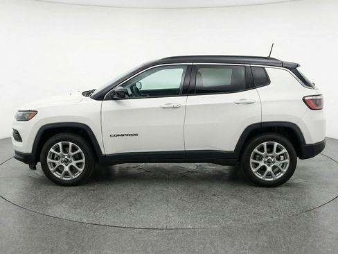 Used 2025 Jeep Compass Limited image 5