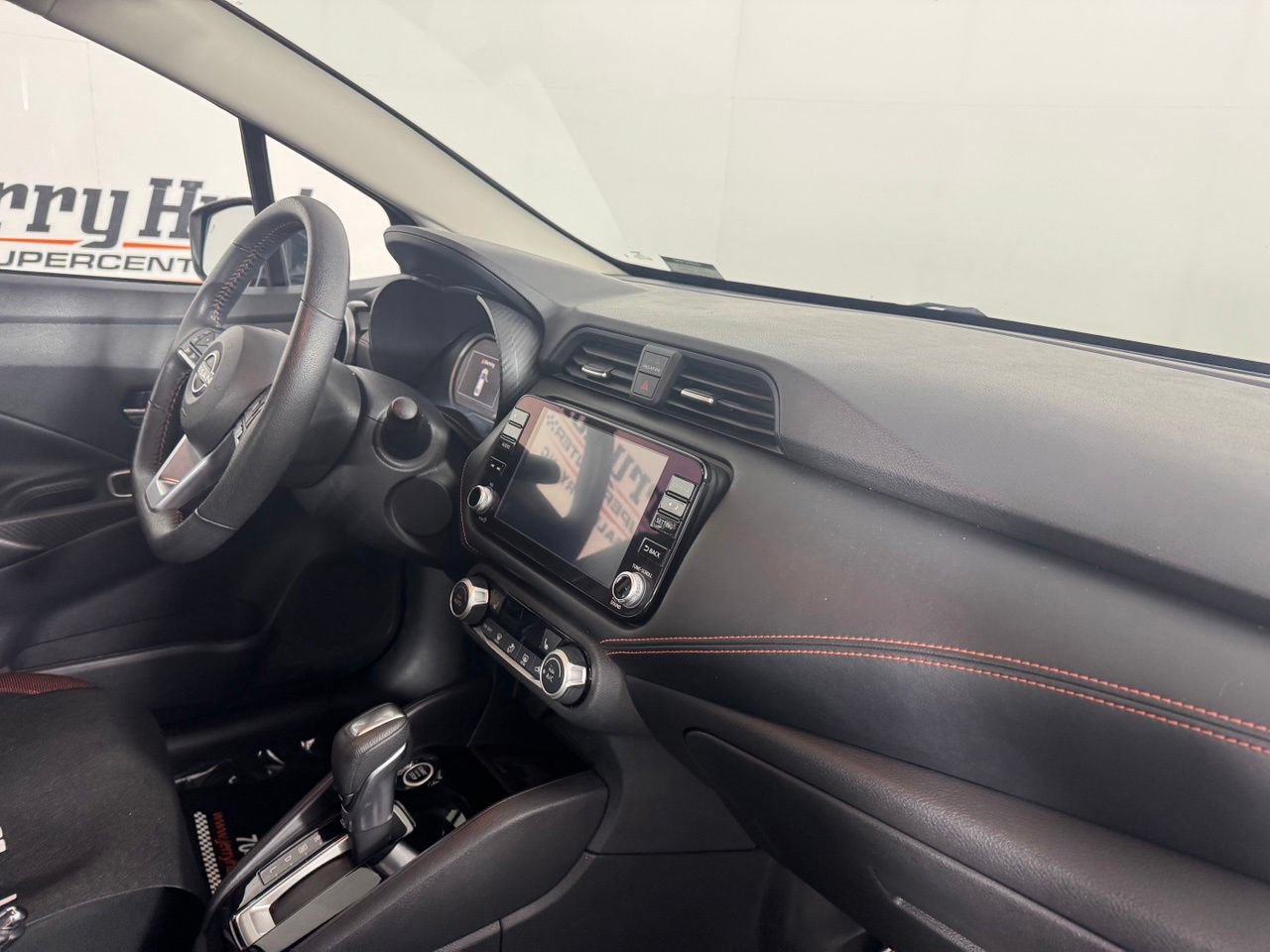 Used 2025 Nissan Versa SR FWD image 32
