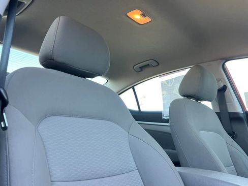 Used 2019 Hyundai Elantra SEL image 18