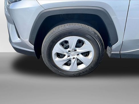 Used 2025 Toyota RAV4 LE AWD/4WD image 3