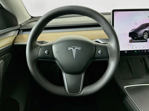 Used 2023 Tesla Model Y Long Range AWD/4WD image 17
