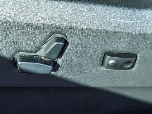 Used 2016 Chrysler Town & Country Touring w/ Driver Convenience Group image 12