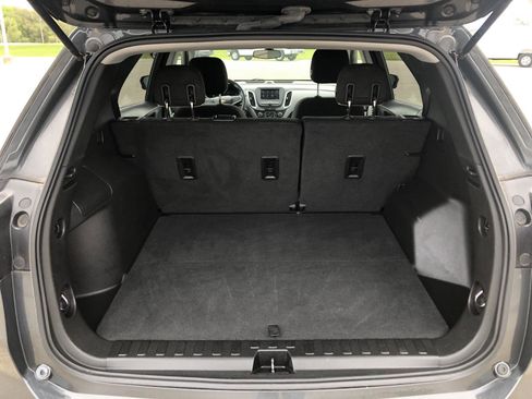 Used 2019 Chevrolet Equinox LS w/ LS Convenience Package FWD image 3