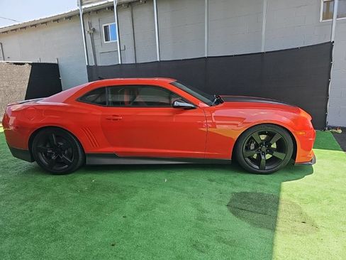 Used 2010 Chevrolet Camaro SS w/ LPO, Ground Effects Package RWD image 3