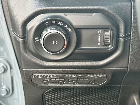 Used 2024 Jeep Wrangler Unlimited Rubicon AWD/4WD image 17