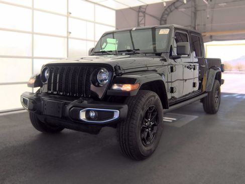 Used 2022 Jeep Gladiator Sport AWD/4WD image 1