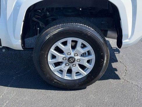 Used 2025 Toyota Tacoma 2WD Double Cab image 9