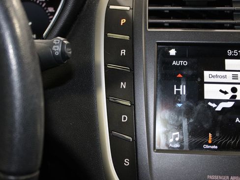 Used 2018 Lincoln MKC Premiere image 27