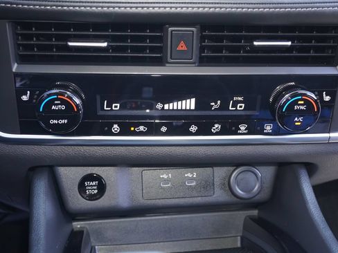 Used 2025 Nissan Rogue SV w/ SV Premium Package FWD image 18