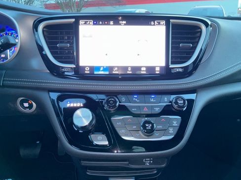 New 2026 Chrysler Pacifica Select image 18